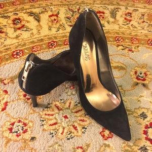 Carlos black pumps
